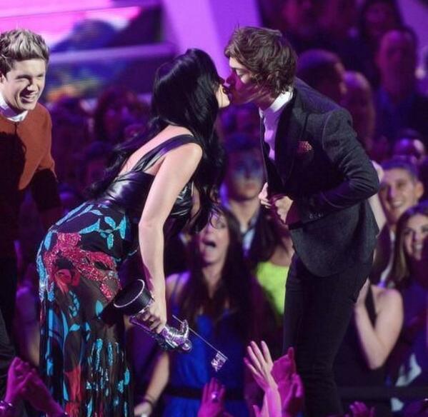 Myarmsinstead's tweet image. Niall, you sexy thing, you.