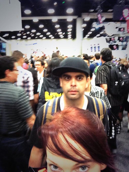 Who the hell is this crazy creeper!?!? http://t.co/442ThspXqS