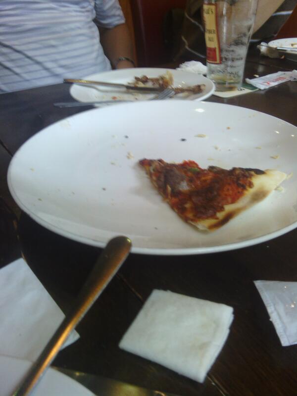 hackerkevin's tweet photo. eatting pizza http://t.co/LfZ0KozvMz
