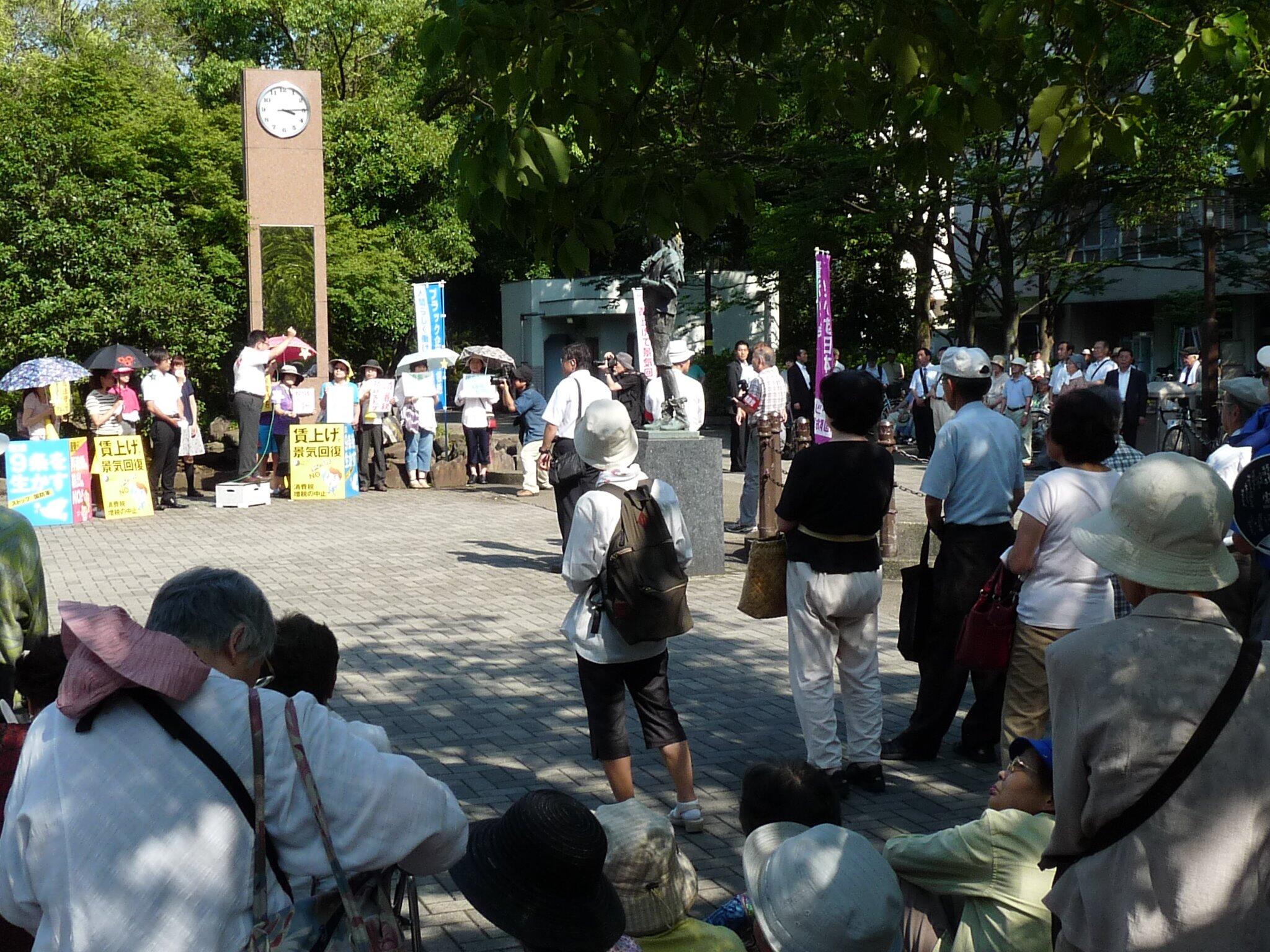 小池 晃 日本共産党 板橋 高島平で 板橋の小豆沢病院から 永田町国会病院 で命守る政治をとがんばりました 3年前に議席を失い 大震災と原発事故 自民党政治の暴走が 東京選挙区吉良よし子さんの勝利と比例五議席で悔しさを晴らして新しい政治を