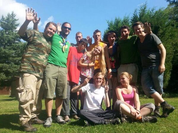 Kantankye's tweet photo. Groeten uit Tsjechië van de  @Kantankye explorers! Ze hebben het enorm naar hun zin. Vandaag: op naar Praag! http://t.co/rzOx7sOVmS