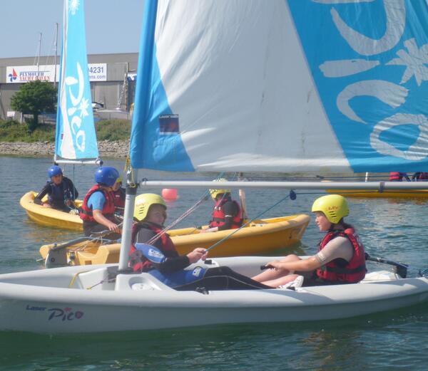 HelesSchLibrary's tweet photo. The watersports group are looking cool down at the Mountbatten Watersports Centre! #aspirationsweek #Heles http://t.co/iTY1fXIirf