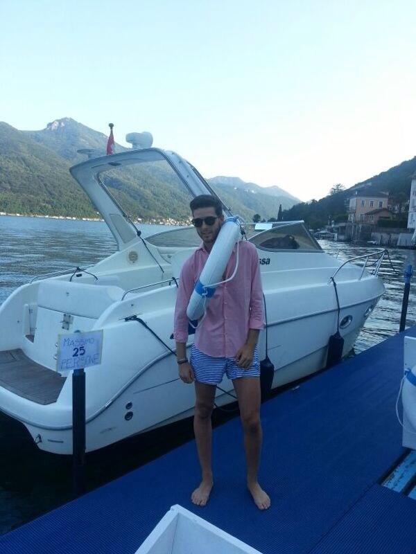 gian_cresto's tweet photo. Crazy moment😎😝 #me #boat #lake #lugano #friendship http://t.co/Ed09JKLgtp