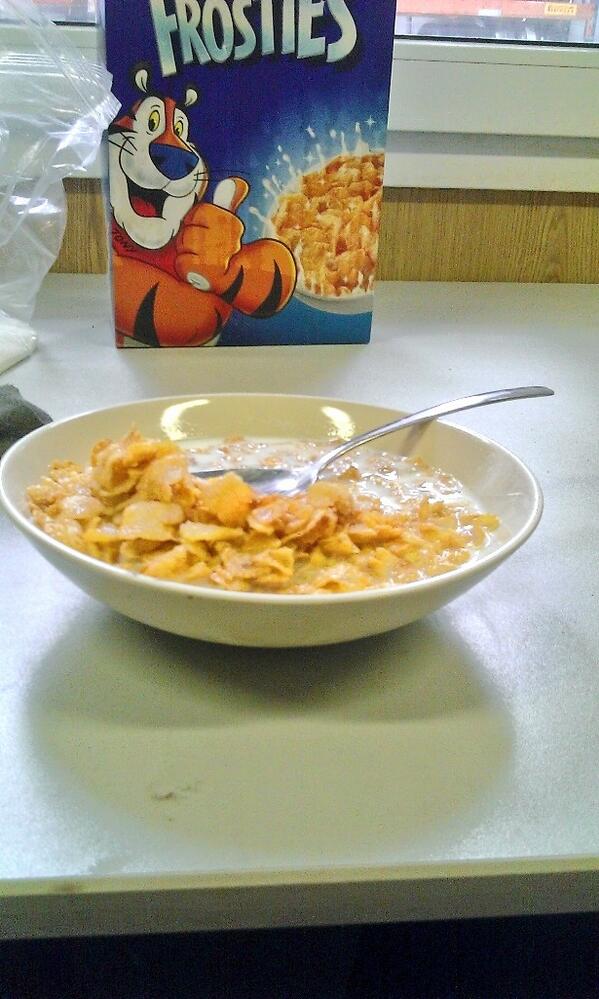 ChrisBoomMyles's tweet photo. Boom ! There greaaaat ! #lion #bowl #spoon ! http://t.co/a4KSNi0asZ