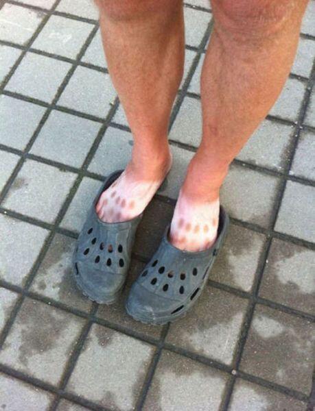Play5_be's tweet photo. Een van de redenen waarom stylist @JaniKazaltzis de strijd aangaat tegen de #crocs. http://t.co/h5iXO0bYdV