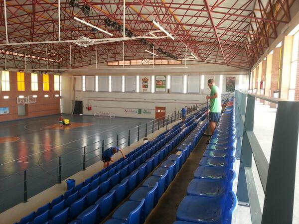 Gracias por ayudar a tener el pabellón a punto para hoy!! cc @Fran_Lidu , @JoseAnt0611 , <a href="/LoretoRomera/">Loreto Romera</a> y <a href="/CrisCano85/">Cristina Cano</a>.