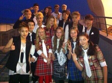 OhSehunNet's tweet photo. EXO with Russian staff yesterday cr: Катя Бочкарева http://t.co/innHPYer0o