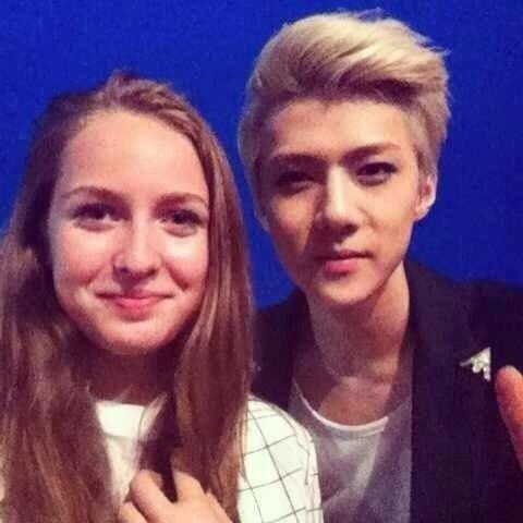 OhSehunNet's tweet photo. Sehun with Russian staff yesterday cr: Катя Бочкарева http://t.co/6HDKOc3Uuf