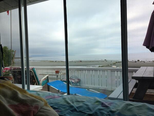 stokeshink's tweet photo. Gooooood morning #qulicumbeach #vacation #relax #lifeisgood #classic #sand #waves http://t.co/TJbCrp7WaZ