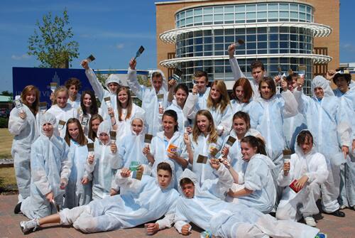 LVCollege's tweet photo. Students and staff cleaned windows, painted fences and cooked LVC sausages at @Nmk_Open_door for Mandela Day today http://t.co/ELtqyzms3U