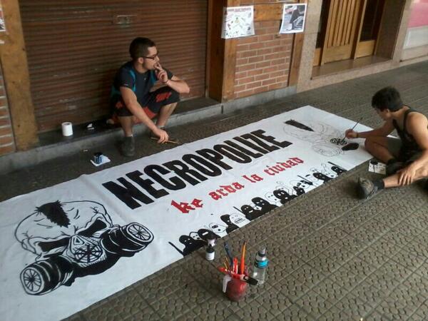 necropolizeofi's tweet photo. Hoy ala mañana tambien hemos andao preparando el kontzertu , y logo ala tarde-noxe ensayo... KE ARDA LA CIUDAD! http://t.co/o16PidxRcj