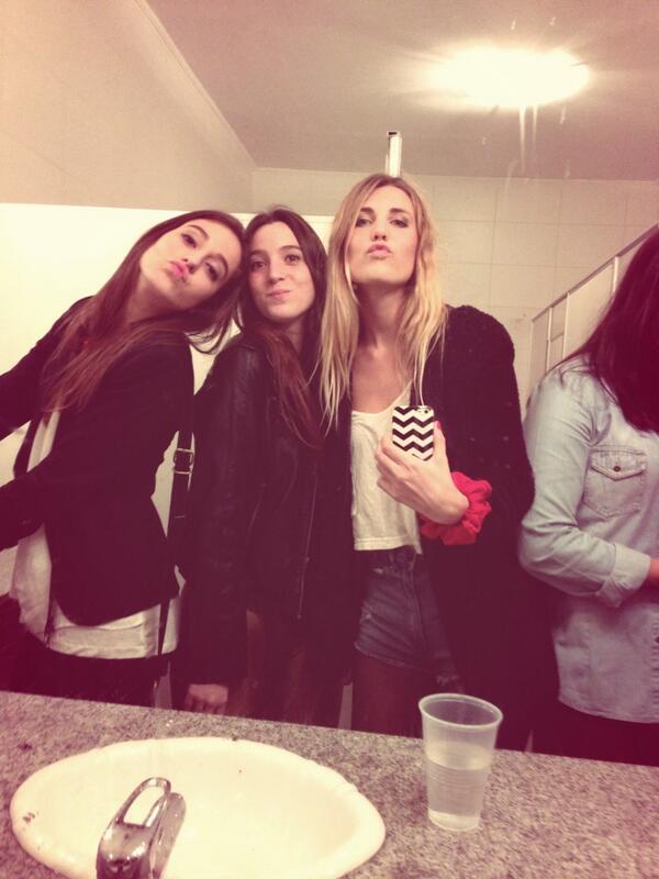 barbaraperezw's tweet photo. @ferbernaldo @AleTowerless jaaaaa putas http://t.co/ZVa0xClBT6
