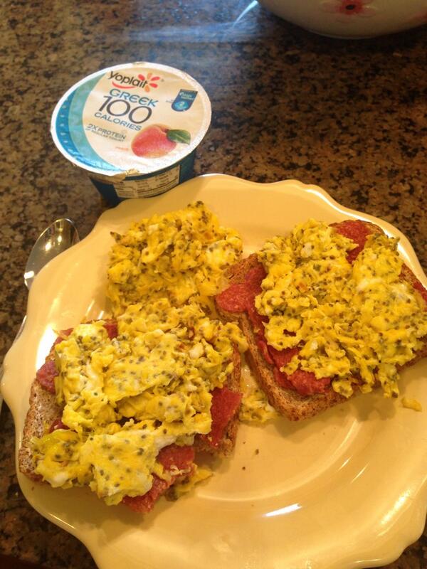 EatCleanFittee's tweet image. Eggs w/ chia seeds
Turkey bacon
Ezekiel bread
Greek yogurt

#brunch
#twye
