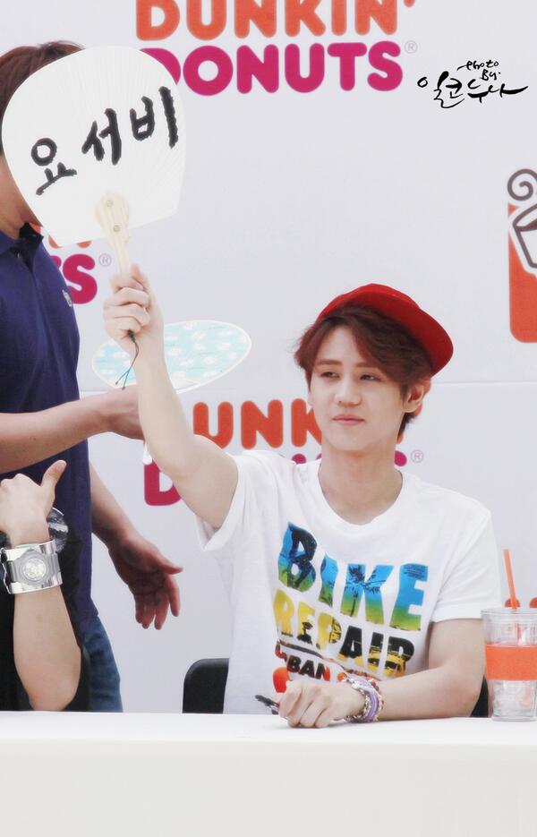 ILCONUNA's tweet photo. http://t.co/5fI8vHhB5C 과연 던킨팬싸 사진을 언제 다 올릴 수 있을까?ㅋㅋㅋㅋ #양요섭 http://t.co/YtlZxCOhHf