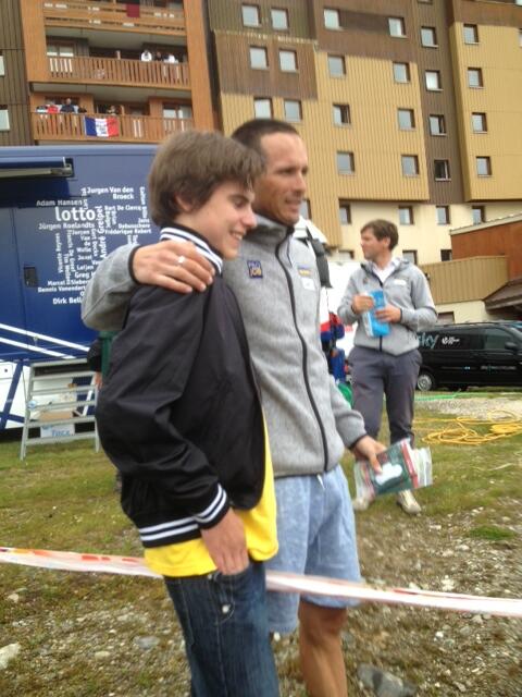 Deze willen we jullie niet onthouden, een fiere klant op de foto met <a href="/zeeuwseleeuw/">Johnny Hoogerland</a>. #tdf