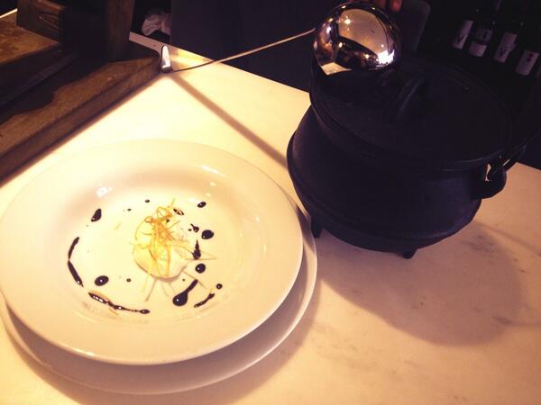 ChefMauricioGme's tweet photo. Crema de Trufa Blanca en Caldero!!!@LutzBosing http://t.co/W3gG2PxNjR
