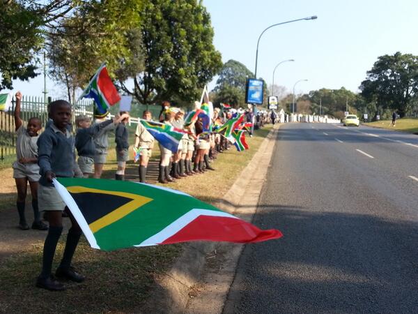 JohnHHuggett's tweet photo. @CordwallesPS #MandelaDay #MadibaDay  Lining Howic rd to sing happy birthday to the grand old man. http://t.co/997T8IWe8F