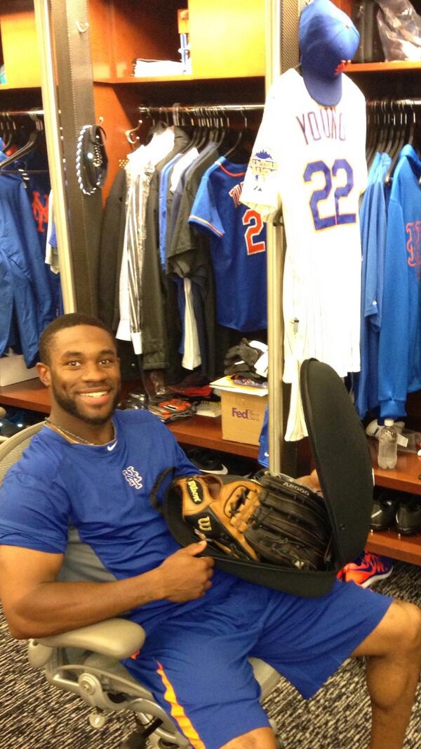 ColeGarner's tweet photo. “@EYJr: @TOIGEAR glove case http://t.co/ZnOLgCCqNc” need one of these bro!