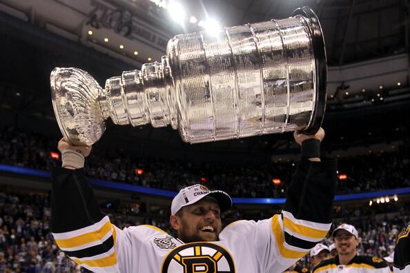 BruinsLife's tweet image. Happy 32nd birthday to Bruins defenseman Dennis Seidenberg! Here&apos;s hoping we see this again in 2014.
