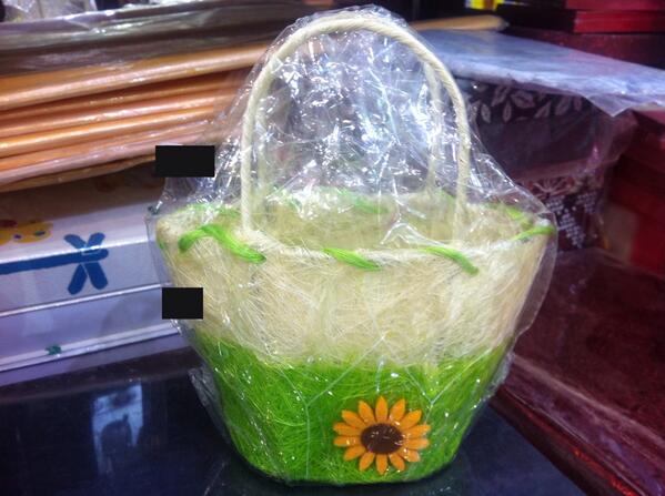 candy_093's tweet photo. سلة درزنها 170 بدون تعبئه ، الحبه 16 ريال ، راقيه وتنفع توزيعات للاطفال المقربين ❤ http://t.co/wp52lBTcCg