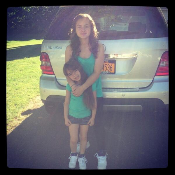 StyleZzUniQue's tweet photo. Daddy's girls http://t.co/KMDGLeRrTv