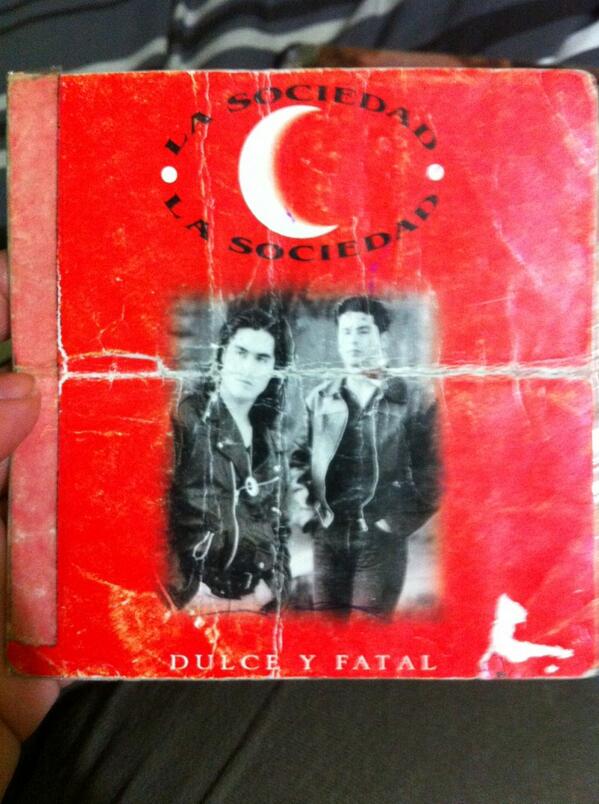 Lucy_bunkera's tweet photo. Miren chicos de @duolasociedad lo que encontré... Maltratado por los años... http://t.co/zc1nWmlUmX
