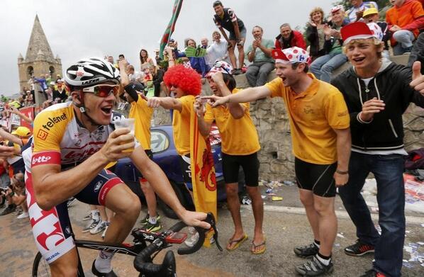 patterastur's tweet photo. Por favor necesito ayuda... Sabe alguien el nombre de este ciclista?? Quiero poner nombre a mi nuevo ídolo!!!!!! http://t.co/yNj4rSKrQB