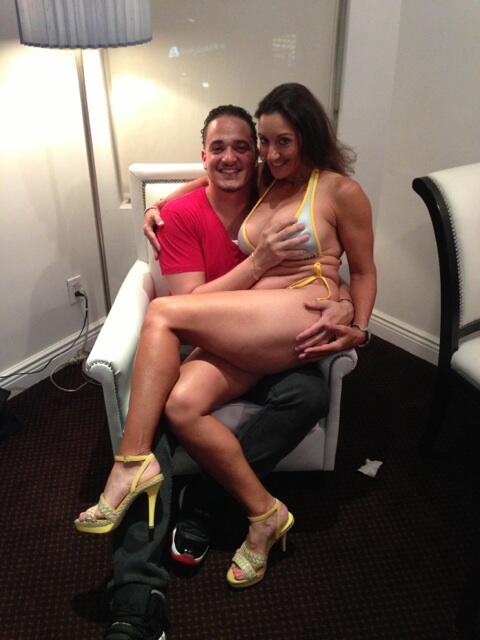 Cumming soon Shower Seductras http://t.co/iuovO3VDAF http://t.co/fDdXrazPGG