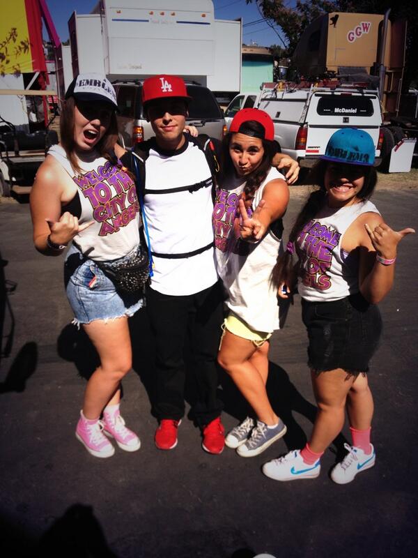 concertsisters's tweet image. “@wesleystromberg: Awesome fans gettin ready for the show tonight in paso @oohlalahannah @concertsisters http://t.co/5yadsLChPH” #samespots