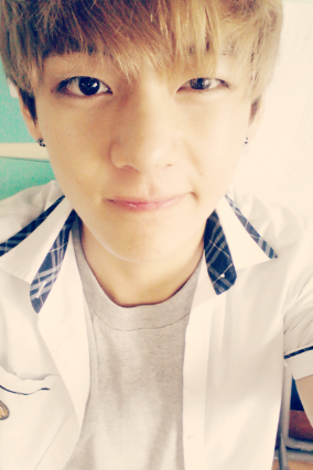 BTS_twt's tweet photo. 오랜만에 학교갔다왔어요~ 흐흐 가서 방학식하구왔지용~ http://t.co/n75GD34EWN