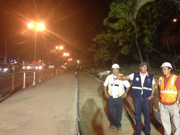 ricardo_hn's tweet photo. Supervisando el tran450,, vamos bien,estaremos fundiendo trochas en los 2 tramos! Vamos palante capital! http://t.co/bvDUBS6OLk