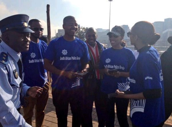 Team_SoniaS's tweet photo. Yesterday officer @TheeSonia while on duty with the crew for Mandela's day http://t.co/H4Y7HABDC1