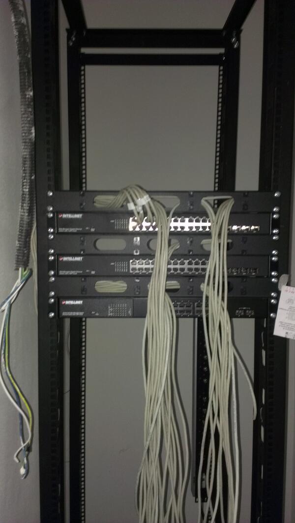 StudioBase2's tweet image. Sede nuova...ci siamo quasi...oggi #trasloco