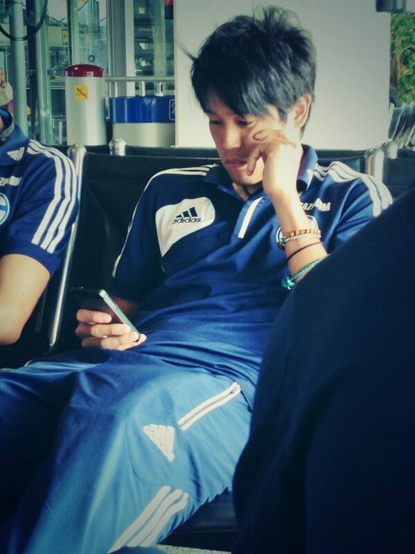 Fc Schalke 04 Waiting For The Flight Atsuto Uchida Klagenfurt Trainingslager S04 Schalke Http T Co Nukv7t9vs1