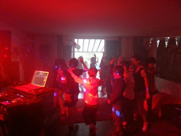Gisteren de vakantie en Max zijn verjaardag gevierd met een disco voor groep 7b van <a href="/MeanderDelfgauw/">o.b.s. de Meander</a> #fijnevakantie