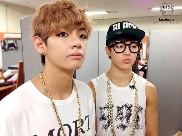 BTSJimin_1014's tweet photo. じみんちゃんって最強にメガネにあってないと思う⁽⁽(*꒪ั❥꒪ั*)⁾⁾♡じみんちゃんわいかー本日のじみんちゃん最強ありがとう！！！！！！ http://t.co/foNdiQY9OG