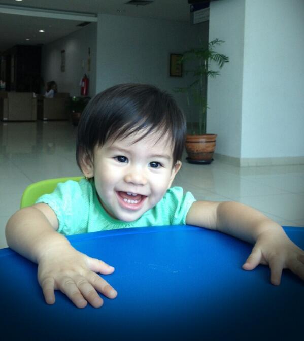 Ratryyy's tweet image. RT @benjoshua_r: Anak kecil ini nih yg bikin hidup gw semangat. RT kalo setuju  #FrameORama