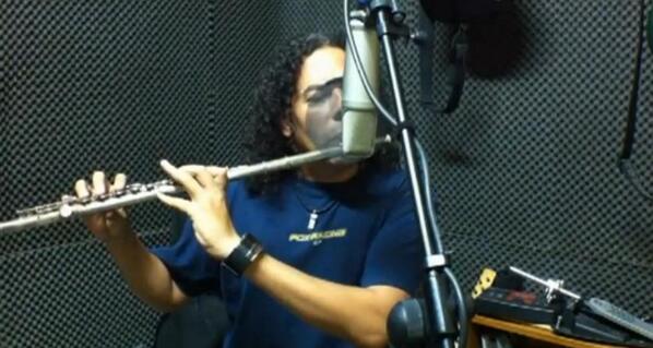 NEGROPISCINA's tweet image. Le e tirao pal chino pa un litrillo y mira k me piyao #etriunfaobroo !