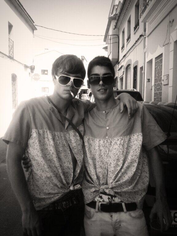 Tommy_99418's tweet photo. @llopis94 els més guapos de #LaDesenfrenà by @miireiietta http://t.co/aWHI0CZuWv