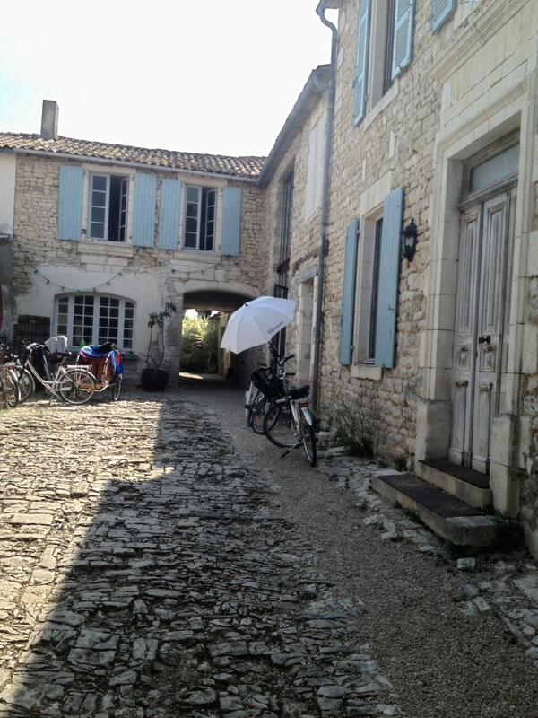 MPerrard's tweet photo. Voila la villa ou je suis a l'ile de ré http://t.co/ZtdRNK816b