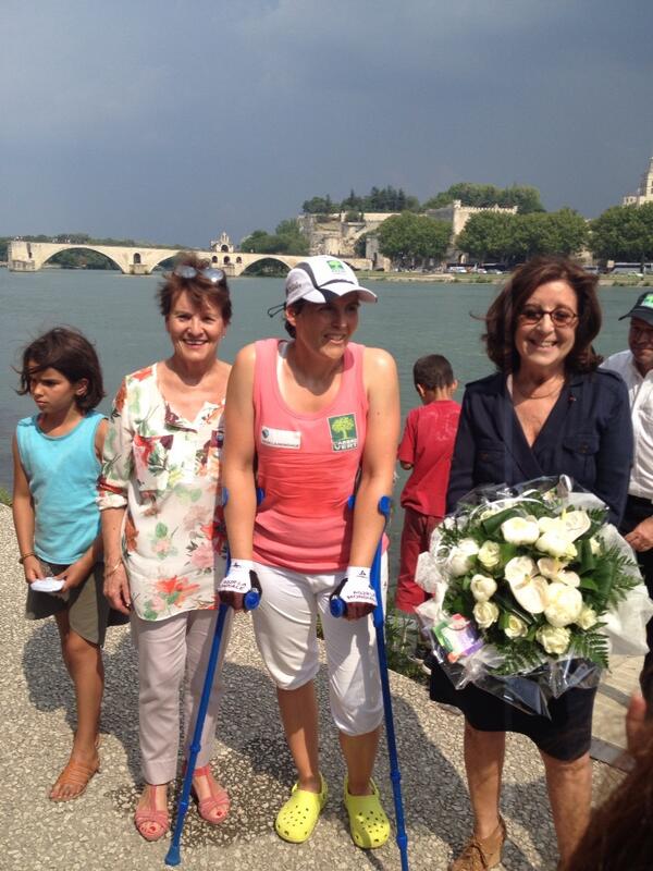 sarahlecav's tweet photo. Arrivée de Nathalie Benoît atteinte de sclérose en plaques Paris-Lyon-Marseille à la rame http://t.co/Zb5Z78whb8