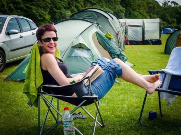 StringerEnglish's tweet image. Ms Richards relaxing with Uglies