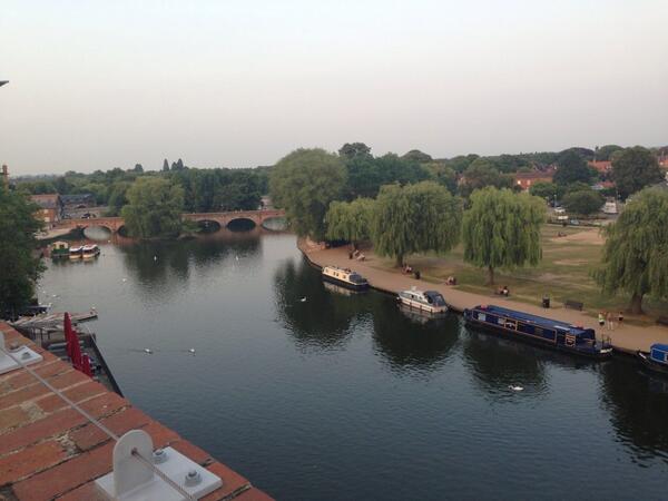 hillyardmel's tweet photo. I heart living in Stratford UA, thanks RSC. Weekend with odwod, picnics, river trips and vodka! http://t.co/coMU9ISIIB