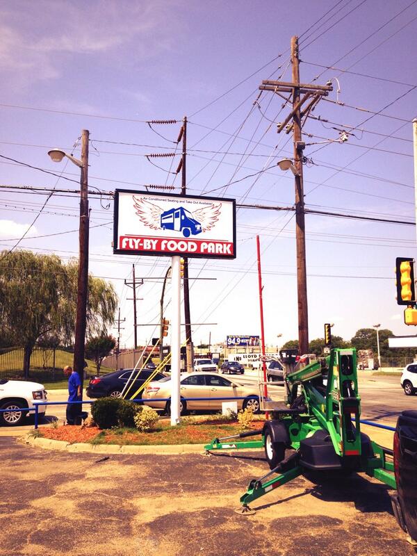 CruisinKitchens's tweet photo. @US_FoodTrucks sign is done @FlyByFoodPark! http://t.co/vd6tUFxU2X