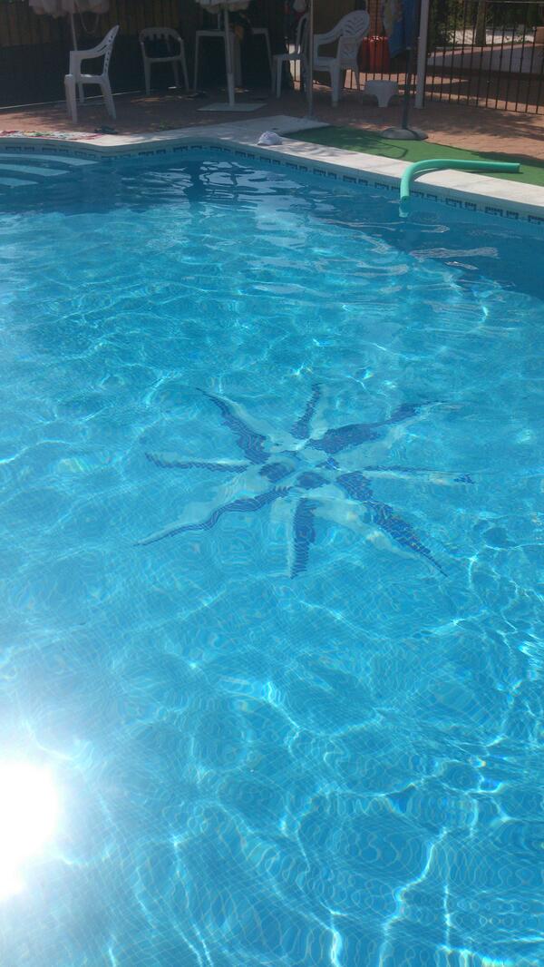 anaapiii's tweet photo. Tarde tranqilita de piscina. B tardes http://t.co/AUdXkYRQv6
