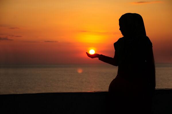 antotis's tweet photo. "Catching the sun" #MenipuMata @OVJ_Trans7 @IndosatMania #1000Berkah http://t.co/09rfVfeojQ