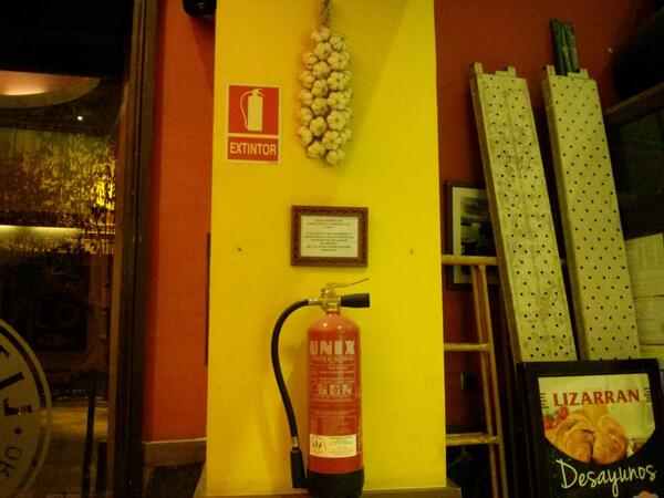 unixpipe's tweet image. Pic taken in a bar in Madrid, Spain! :)