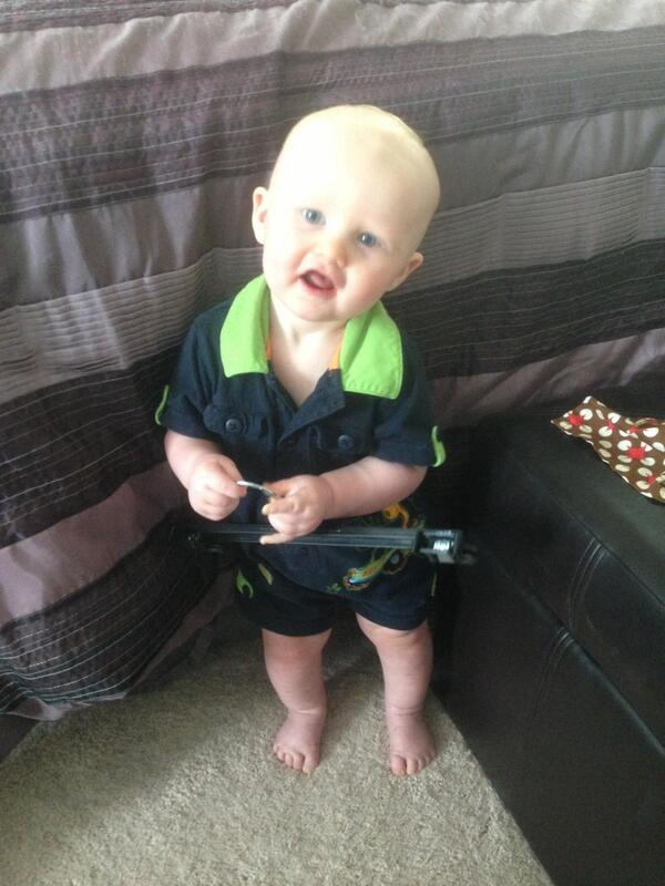 tara_box's tweet photo. Need help hanging clothes ? http://t.co/WvkqzBhSNa