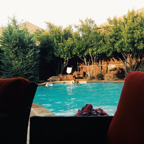 _wabi_sabi_girl's tweet image. I gotta get me one of these. #poolsitting