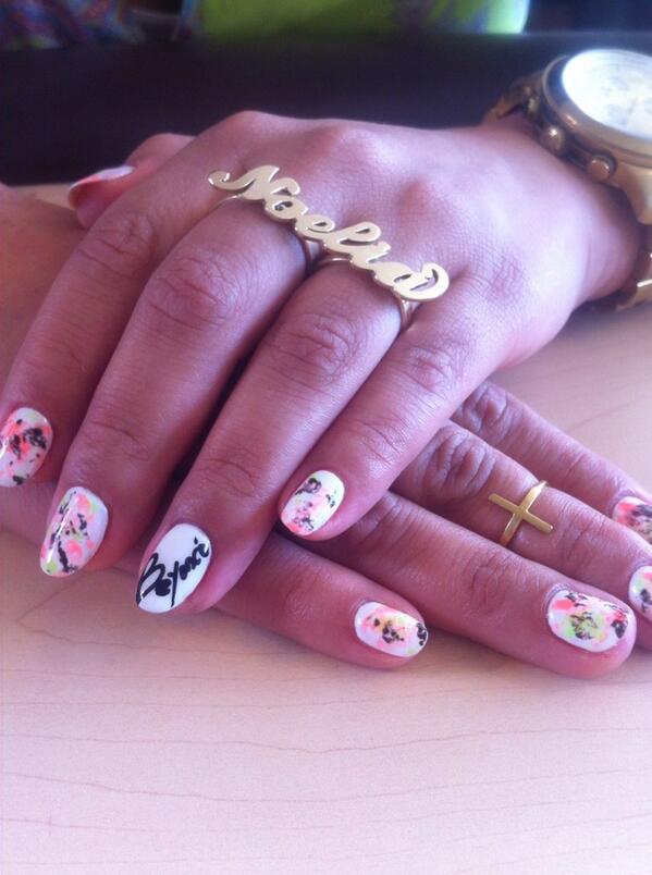 noeliabeauty's tweet photo. Ready for Beyonce to hit the t dot! #ilovetipsnailbar @ManiMelissa #graffitinails http://t.co/MK5EFltYcA